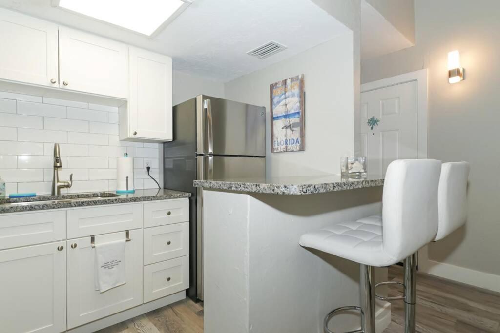 Siesta Key Village-Suite #3: A Block To The Beach! Sarasota Eksteriør bilde