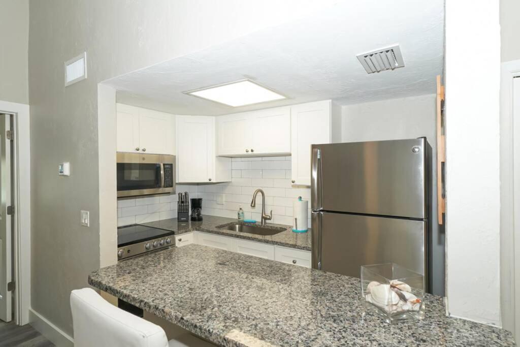 Siesta Key Village-Suite #3: A Block To The Beach! Sarasota Eksteriør bilde